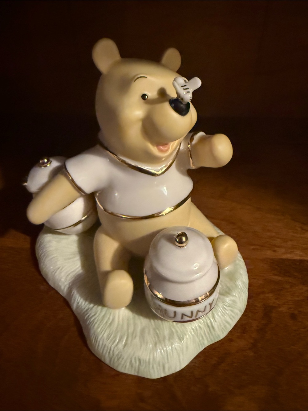 Lenox Winnie the Pooh Porcelain Figurine Bee Hunny Pot with 24k Gold Trim
